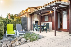 Outdoor dining - Beach House in Les Tamaris Portiragnes (Portiragnes)