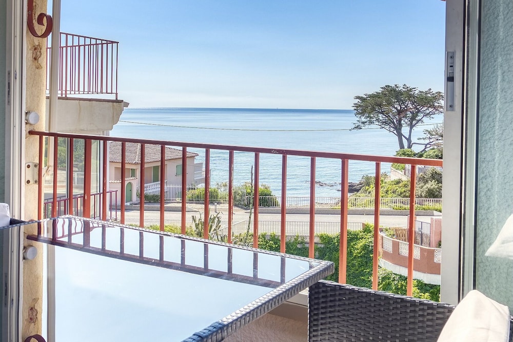 Cozy T3 with Loggia on the seafront