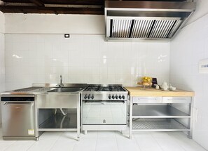 Réfrigérateur, four, plaque de cuisson, lave-vaisselle