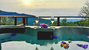 Bain à remous extérieur