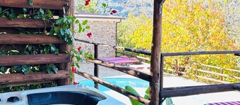 Private Villa with Hot Tube & Pool 