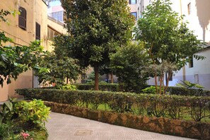 Property grounds - 4 bedrooms, 4 bathrooms, 1 kitchen, 1 living room, 1 minute from the Vatican (Roma)
