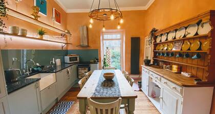 Grade 1 - Centrally located Georgian Maisonette - 2 bedroom