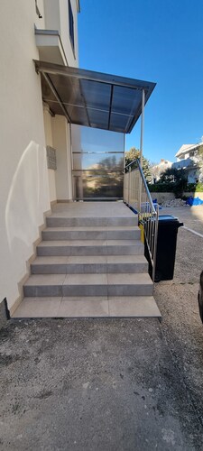 Luvano's Place - Principality of Zarijak, apartment 5 min form beaches