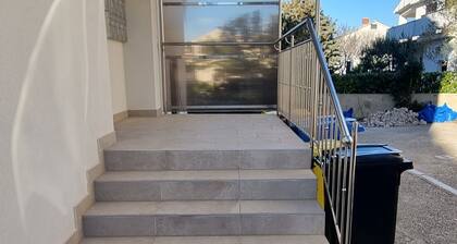 Luvano's Place - Principality of Zarijak, apartment 5 min form beaches