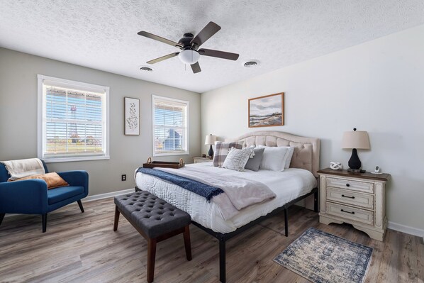 5 bedrooms, desk, travel cot, free WiFi