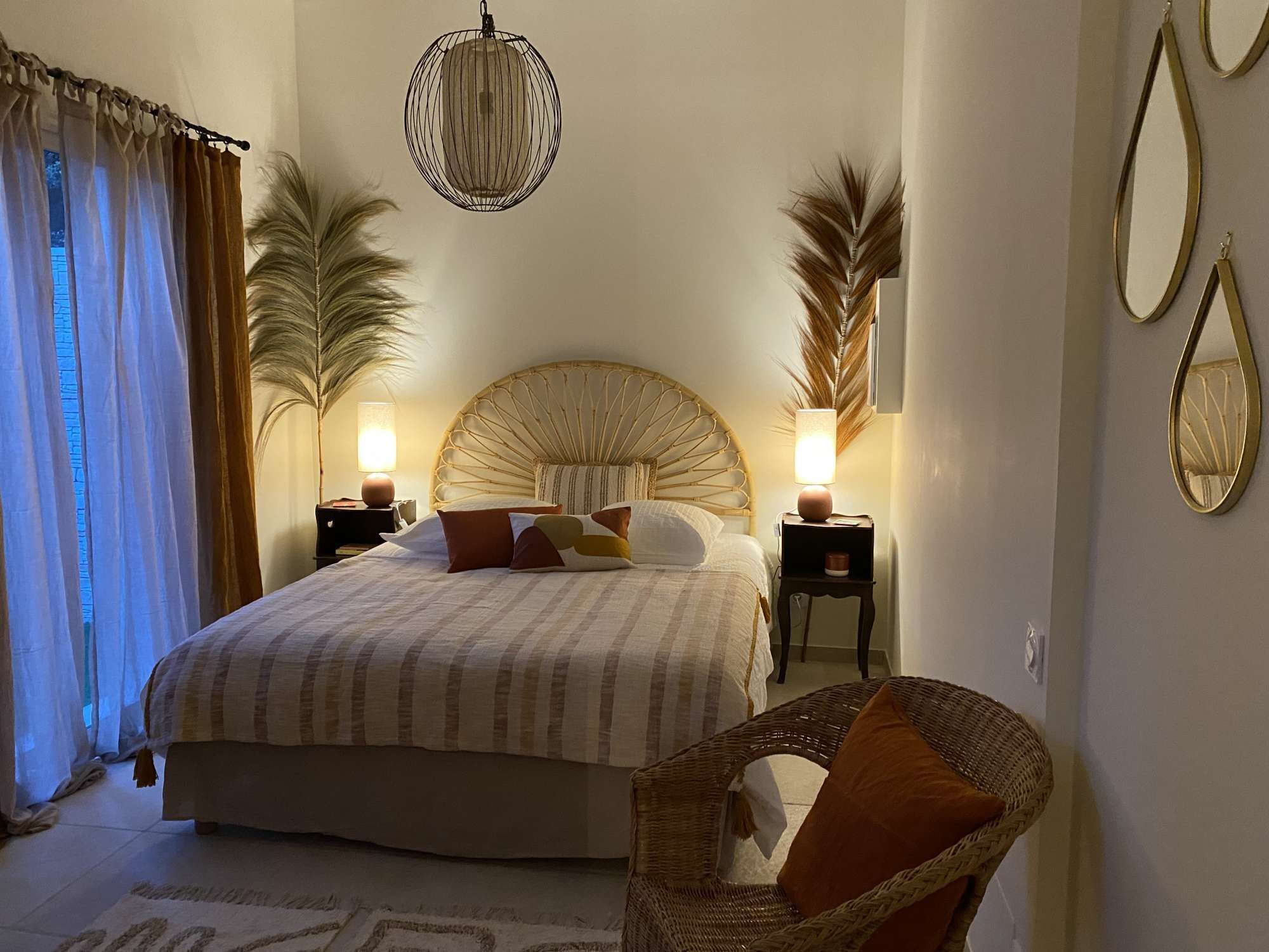 La Dolce Villa Farniente under the pines and feet in the water