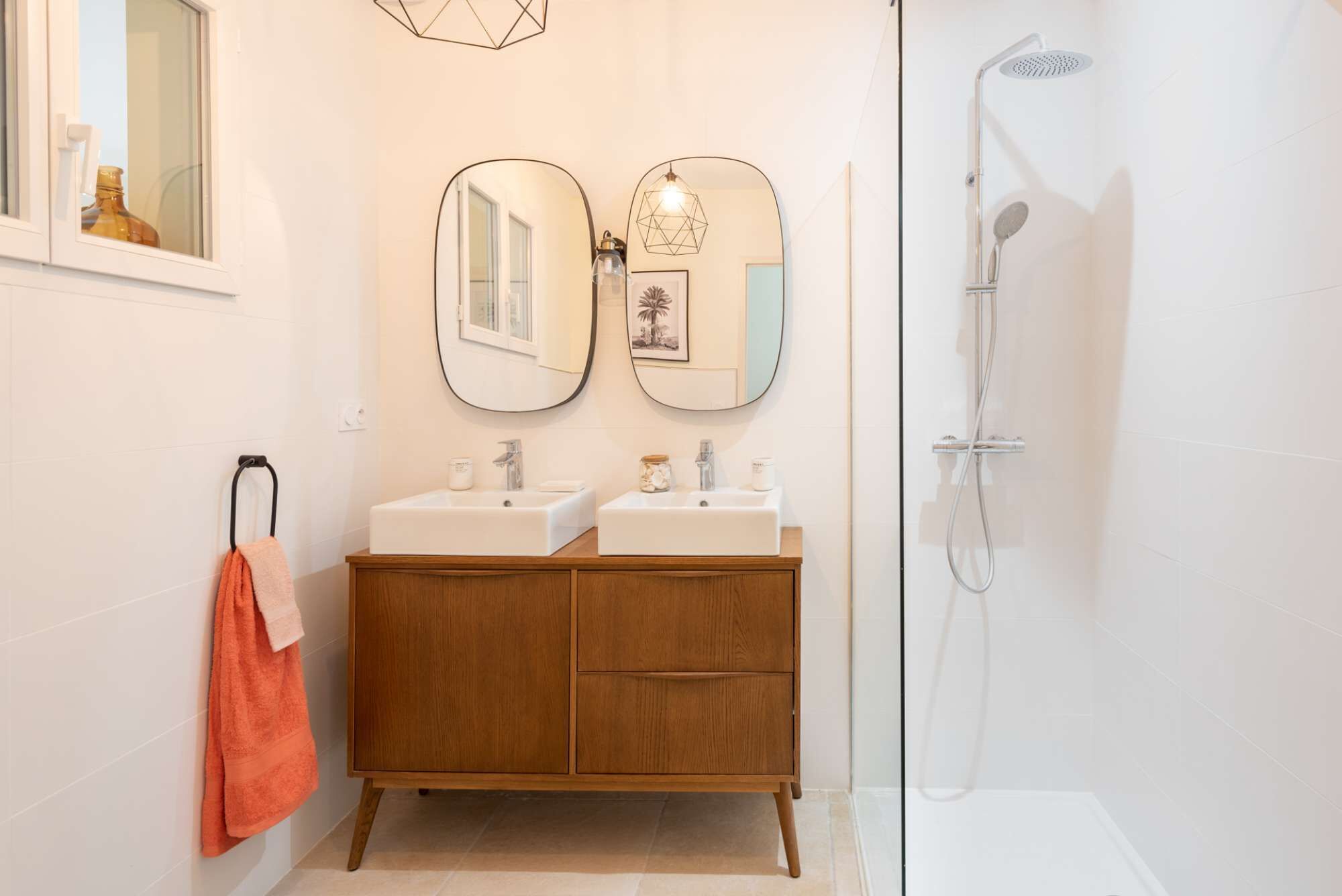 La Dolce Villa Farniente under the pines and feet in the water