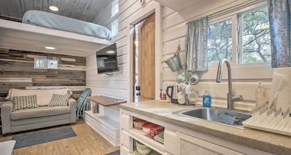 Unique Stay: 'Tiny Everest' San Antonio Home!