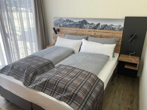 1 bedroom, travel cot, WiFi, bed sheets
