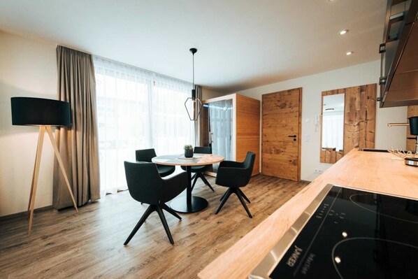 Imagen sin descripción, 1 de 9, botón