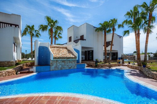Holiday Home La Perla de Cala d'Or with Balcony, Shared Pool & Wi-Fi