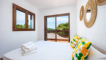 5 bedrooms, iron/ironing board, free WiFi, bed sheets