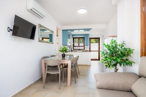 Interior - Holiday Home La Perla de Cala d'Or with Balcony, Shared Pool & Wi-Fi (Santanyi)