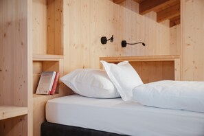 2 makuuhuonetta, silitysrauta/-lauta, ilmainen Wi-Fi, vuodevaatteet