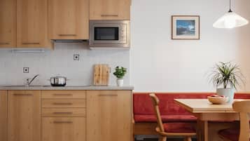 Frigorifero, piano cottura, lavastoviglie, macchina per tè/caffè