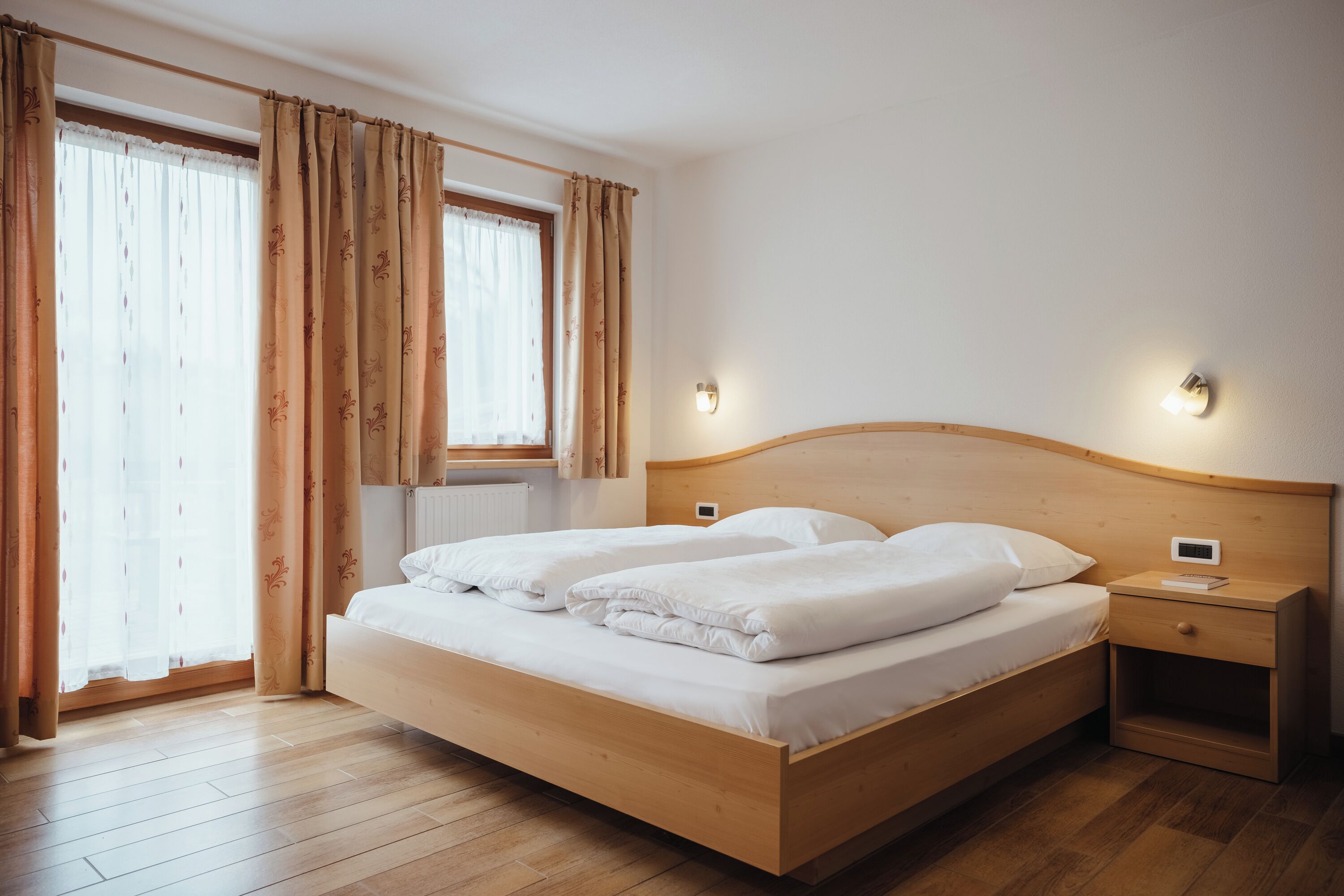 1 habitación, tabla de planchar con plancha, wifi gratis y ropa de cama 