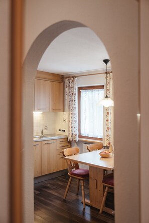 Dining - Apartment 'Ciasa Willy Sas La Crusc' with Mountain View, Shared Garden & Wi-Fi (Badia)