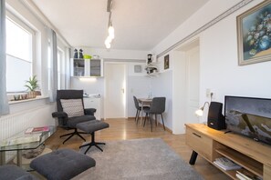 Unclassified image, 2 of 11, button