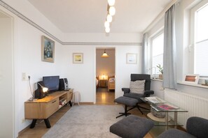 Unclassified image, 3 of 11, button