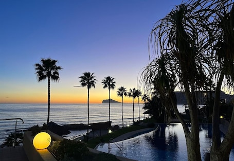 Pool. Luxury beachfront apartment with sea views, pool, garden and Wi-Fi
