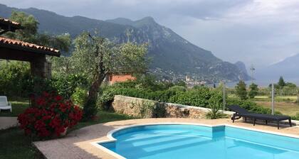 Villa Corneghe avec vue sur le lac, piscine, jardin et terrasse