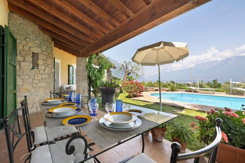 Villa Corneghe mit Seeblick, Pool, Garten und Terrasse