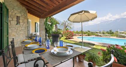 Villa Corneghe mit Seeblick, Pool, Garten und Terrasse