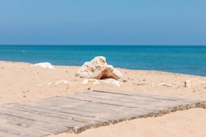 Una spiaggia nelle vicinanze
