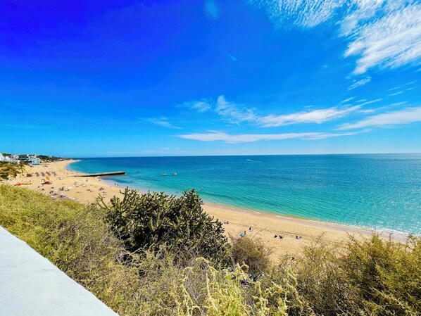 Beach nearby - Apartment "Ocean View Hakuna Matata" with Shared Pool & Wi-Fi (Albufeira)