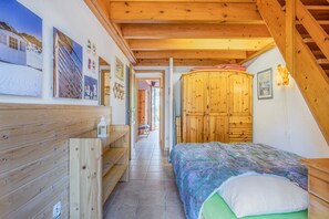 3 bedrooms, iron/ironing board, free WiFi, bed sheets