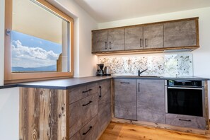 Geladeira, fogão, cooktop, lava-louças