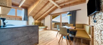 Appartement 'Haughof - Lärchenweide' avec vue sur la montagne, Wi-Fi, balcon et emplacement paisible