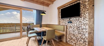 Apartment 'Haughof - Lärchenweide' with Mountain View, Wi-Fi & Balcony