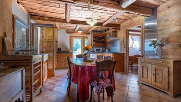 KĂŒhlschrank, Mikrowelle, Ofen, Herdplatte