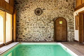 Inomhuspool och uppvärmd pool