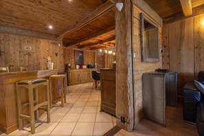 Interior - Apartment 'Ferme de Faustine 2' with Mountain Views, Shared Pool and Wi-Fi (Saint-Gervais-les-Bains)