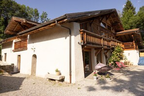 Exterior - Apartment 'Ferme de Faustine 2' with Mountain Views, Shared Pool and Wi-Fi (Saint-Gervais-les-Bains)