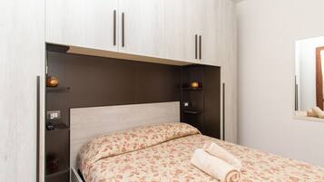 1 chambre, fer et planche à repasser, Wi-Fi gratuit, draps fournis