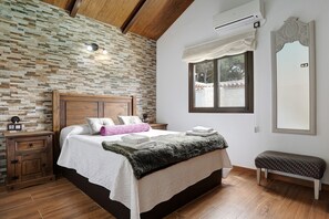 2 bedrooms, iron/ironing board, free WiFi, bed sheets - Chalet "Villa Africa" with Pool, Wi-Fi, Terrace & Garden (Vejer)