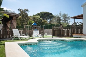 Pool - Chalet "Villa Africa" with Pool, Wi-Fi, Terrace & Garden (Vejer)