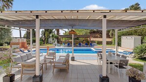 An outdoor pool area with a pergola, lounge chairs, and a dining table. - Casa Harriet with Pool, Terrace and WiFi (Mijas Pueblo)