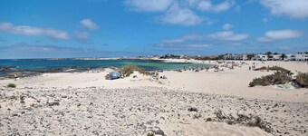 Appartement 'El Cotillo Mar Beach' met zeezicht, terras & Wi-Fi