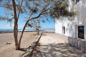 Una spiaggia nelle vicinanze