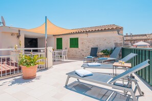 Outdoor dining - Holiday Home Casa en Sineu with Mountain View, Terrace & Wi-Fi (Sineu)