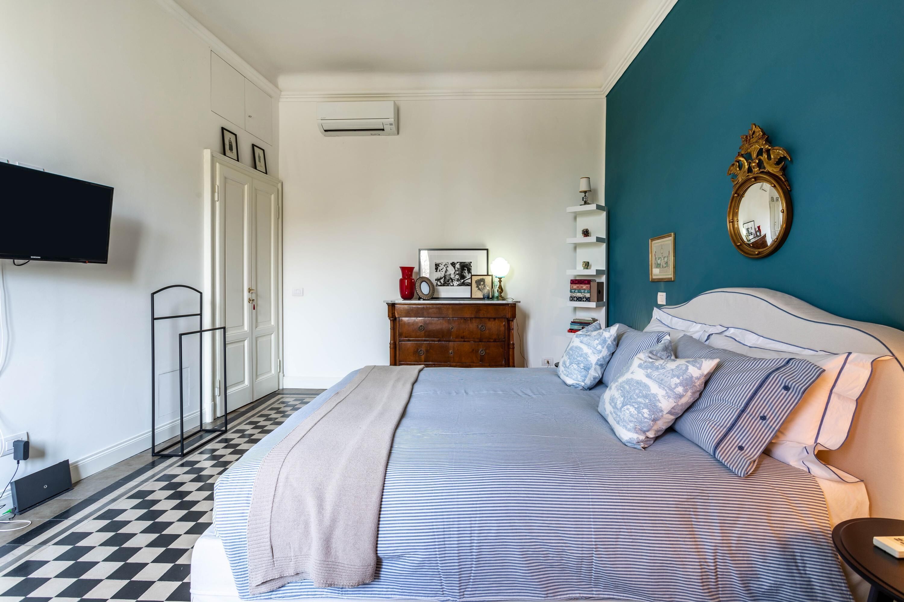 Elegant apartment in the Isola area