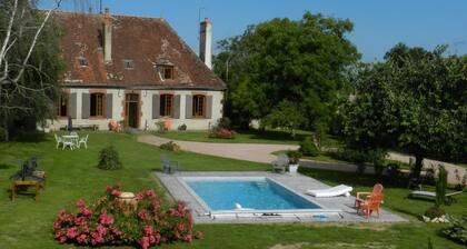 Ferme charmante avec animaux, piscine chauffée et tout confort en Sologne Bourbonnaise