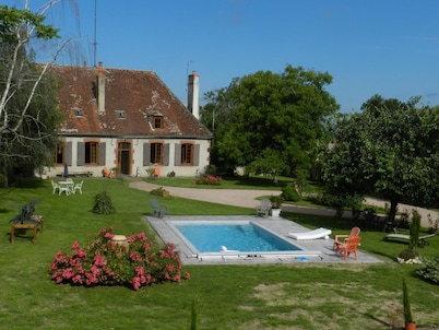 Charming Farmhouse with Heated Pool, Close to Nature and Family Attractions