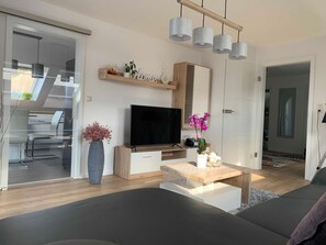 3 bedrooms, in-room safe, desk, iron/ironing board