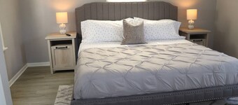 No Stairs Rustic Farmhouse APT King Beds/Fast WIFI